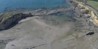 Le Breizh KAM au-dessus de la plage du Bile N° G0012206.03
