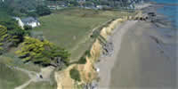 Le Breizh KAM au-dessus de la plage du Bile N° G0032317