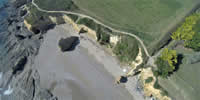 Le Breizh KAM au-dessus de la plage du Bile N° G0052534