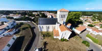 L'église Saint-Sauveur vue du ciel par breizh-kam.fr sur l'île d'Yeu