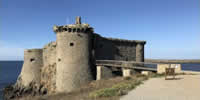Le vieux château vue du ciel et à pieds par breizh-kam.fr sur l'île d'Yeu